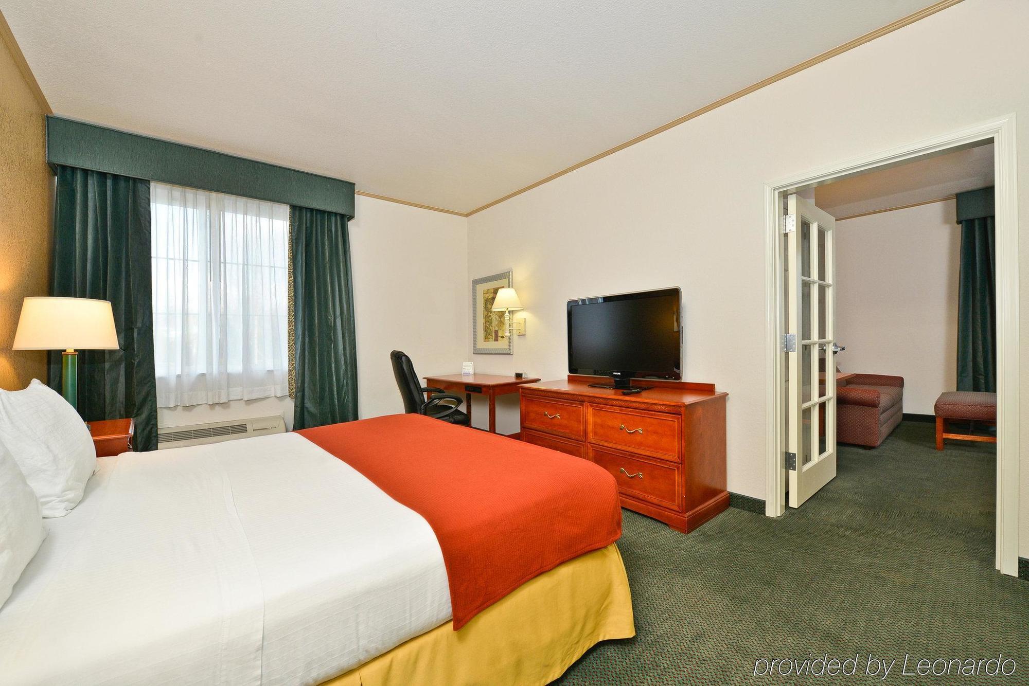 Holiday Inn Express & Suites Tacoma South - Lakewood By Ihg Exterior foto